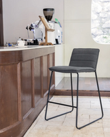 Taburete de bar tapizado Uphol | Diseño práctico | Altura de mostrador