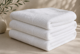 White hand towel measuring 25 × 75 cm for hotels, Airbnb properties, furnished apartments, spas, and modern bathrooms.